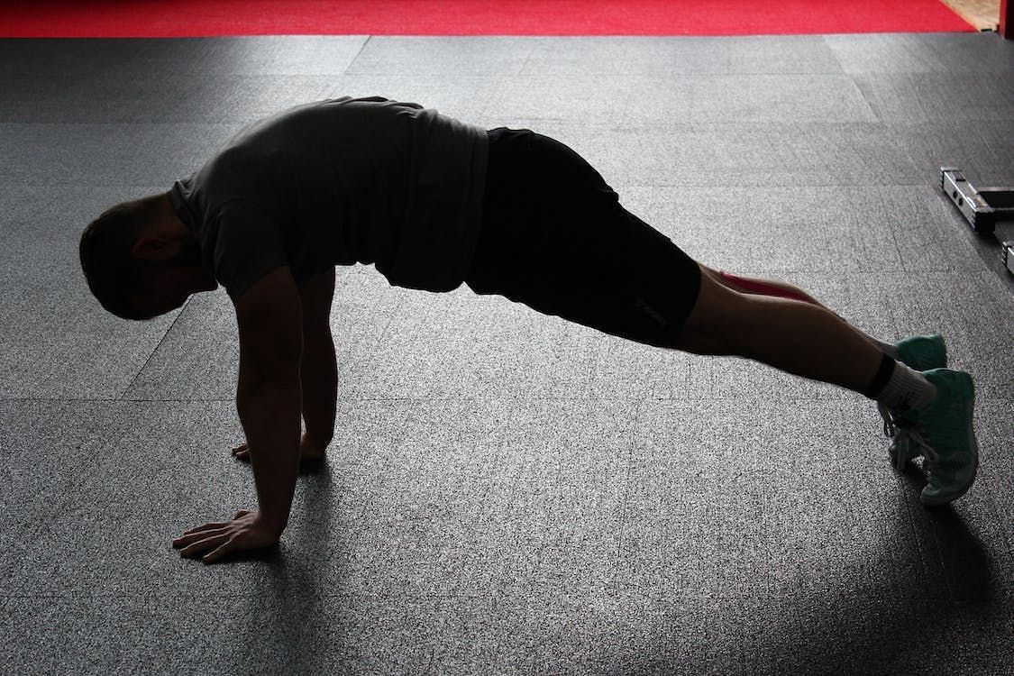 5-minute stretches are immensely beneficial. (Pixabay/Pexels)